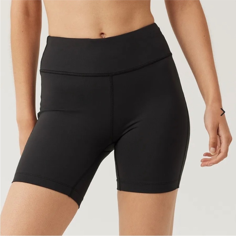 Outdoor Voices Women’s Black Move Free 6” Biker Compression Shorts Size Small